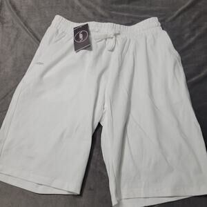 New With Tags Men M All White Athletic Basketball Shorts Comfort Stretch Pull On